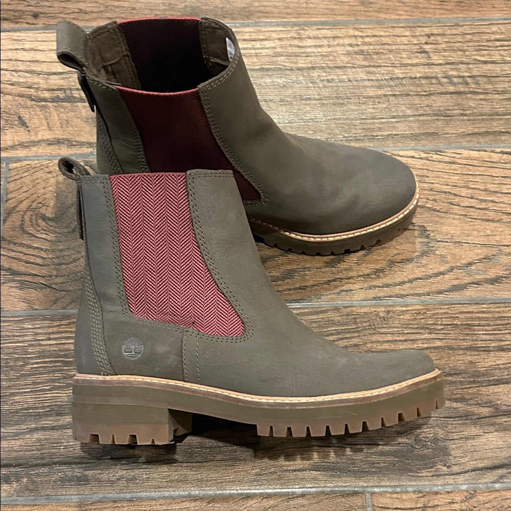 Timberland / Women's Olive Chelsea Boot with Burgundy Elastic